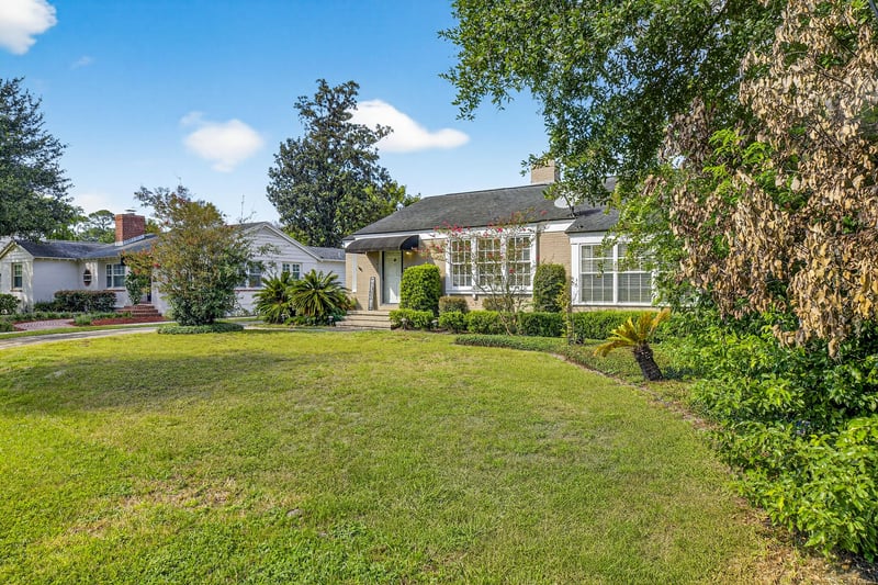 Photo 3 of 1425 Pinetree Rd, Jacksonville, FL 32207, photographed by Megapixeler