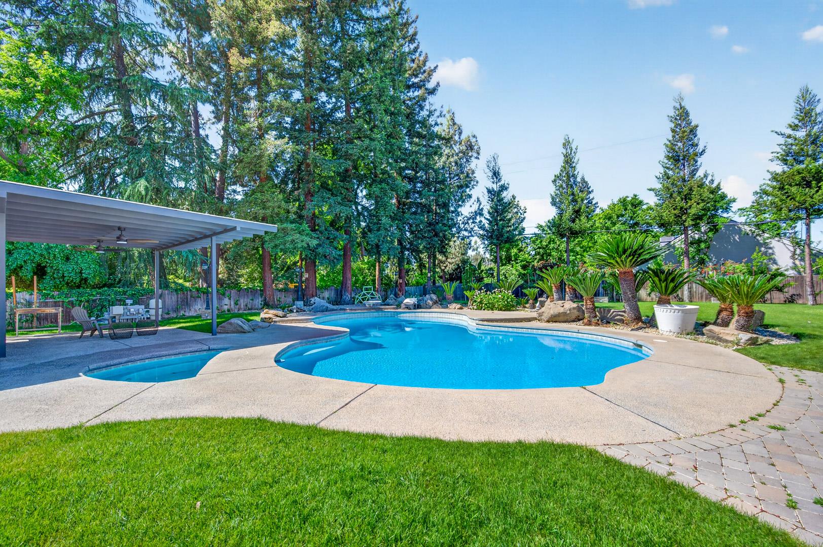 5261 N Van Ness Blvd, photo 89
