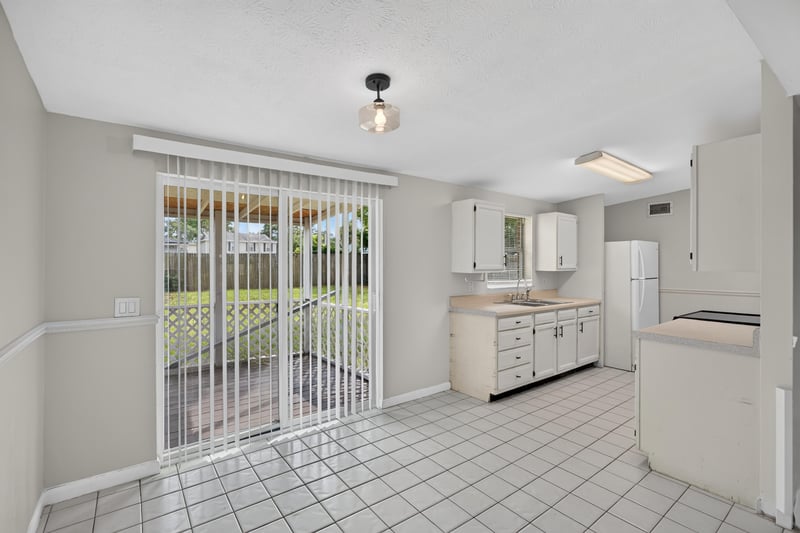 Dining area with sliding glass doors to backyard at 87 Saratoga Cir S, Atlantic Beach, FL