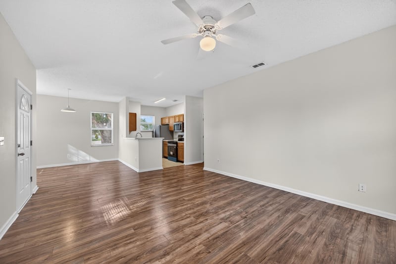 Photo 8 of 821 Oak Arbor Cir, Jacksonville, FL 32206, photographed by Megapixeler