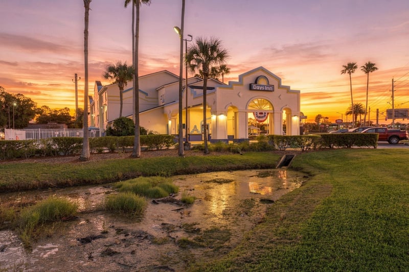Exterior building under a day-to-dusk sky, photographed by Megapixeler on Eldridge Loop, Orange Park