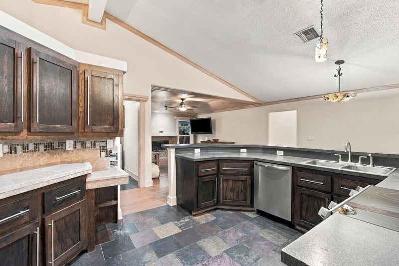 Kitchen bar area, photographed by Megapixeler on Winding Springs Ct, Jacksonville