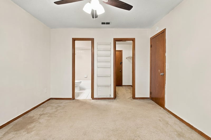 Bedroom with double closets, photographed by Megapixeler on Blue Teal Ct, Jacksonville