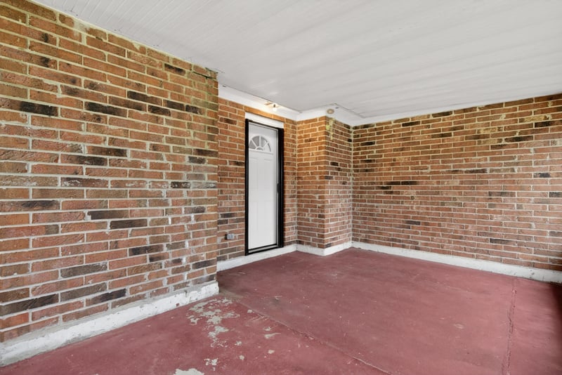 Covered patio with brick wall at 2164 Orangewood St, Middleburg, FL 32068