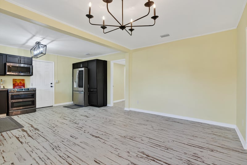 Photo 9 of 6923 King Arthur Rd N, Jacksonville, FL 32211, photographed by Megapixeler