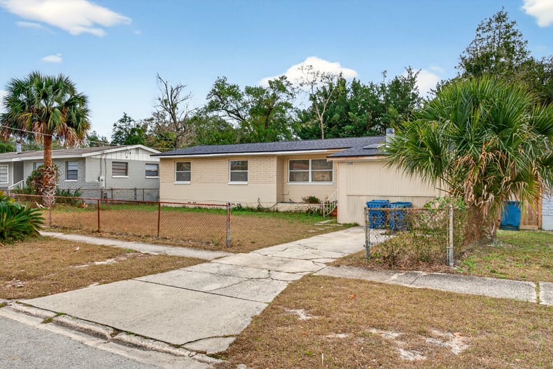 Front Angle at 7248 Stonehurst Rd N, Jacksonville, FL 32277