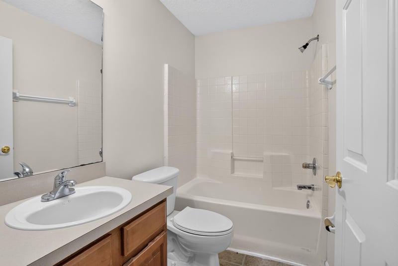 Secondary bathroom with shower and toilet at 299 John's Creek Pkwy, St. Augustine, FL 32092