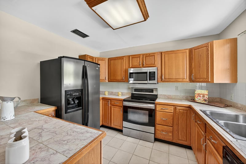 Photo 14 of 3424 Cesery Blvd, Jacksonville, FL 32277, photographed by Megapixeler