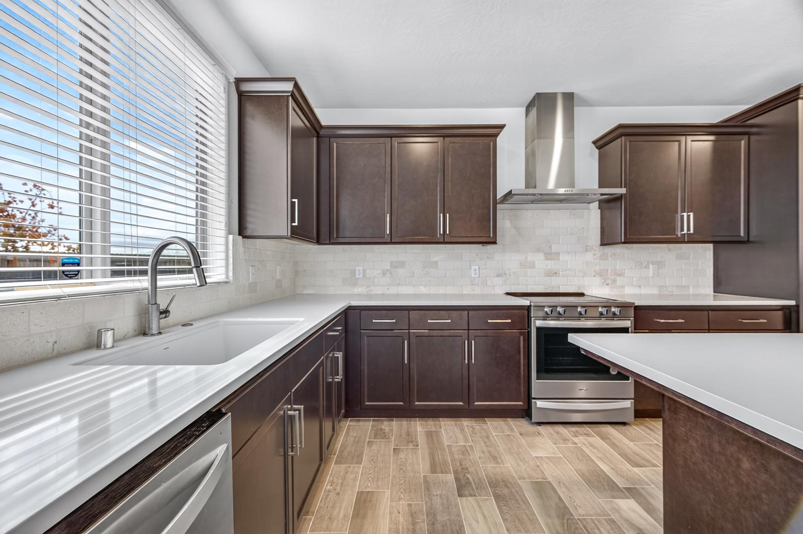 20175 Hazelwood Ln, photo 31