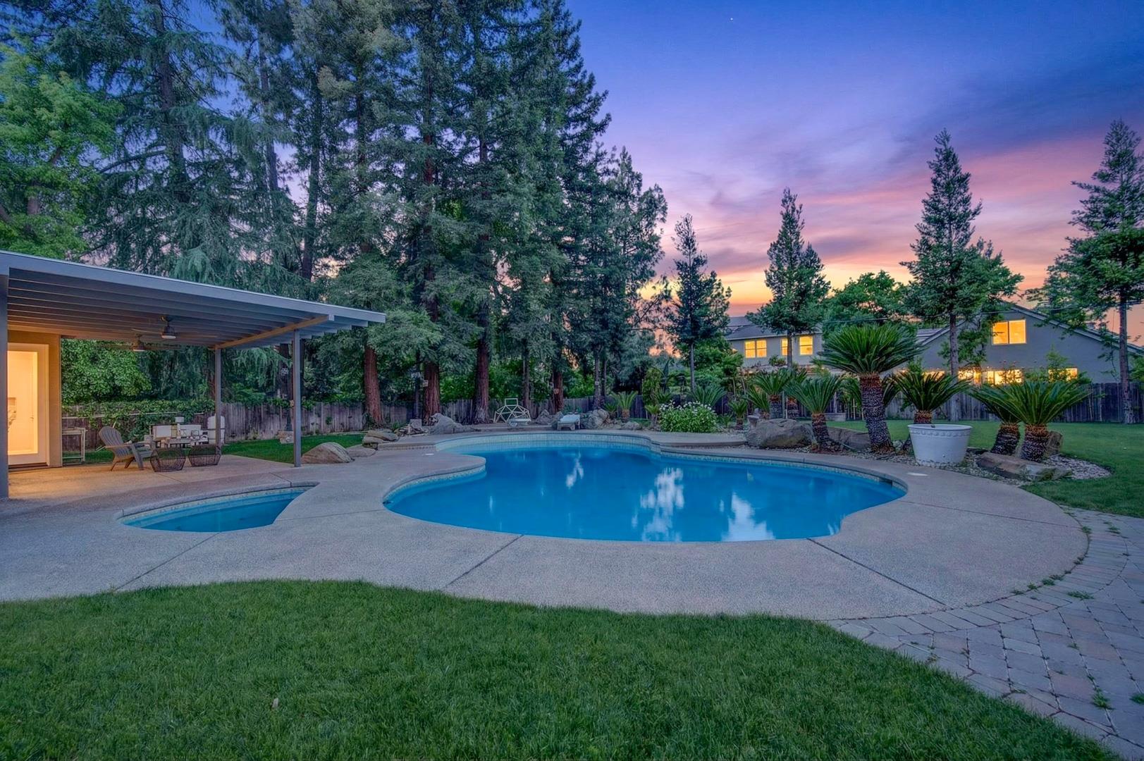 5261 N Van Ness Blvd, photo 90