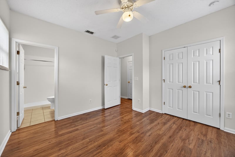 Photo 18 of 821 Oak Arbor Cir, Jacksonville, FL 32206, photographed by Megapixeler