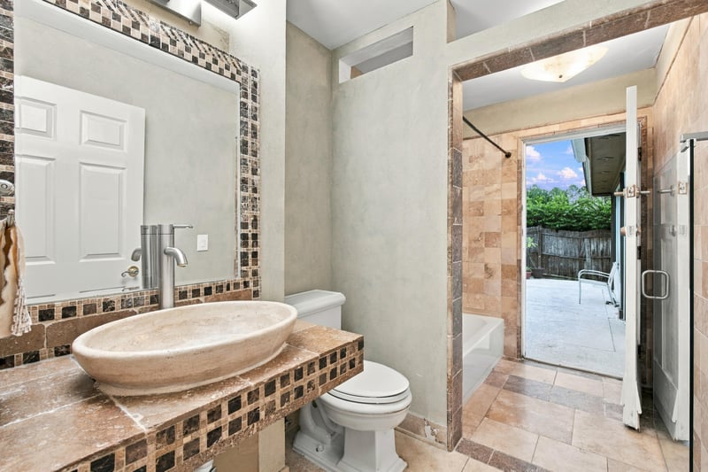 Bathroom, photographed by Megapixeler on Winding Springs Ct, Jacksonville