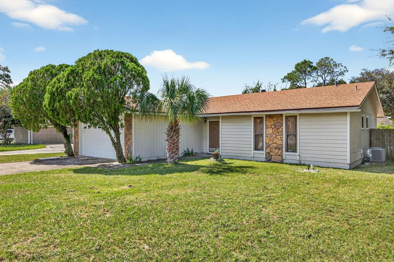 Photo 3 of 10164 Arrowhead Dr, Jacksonville, FL 32257, photographed by Megapixeler