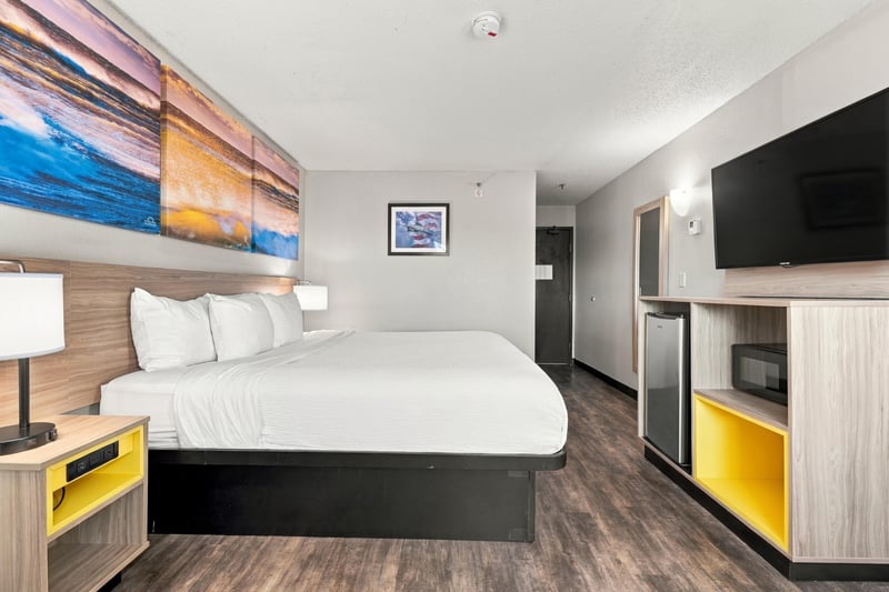 Guest room with two beds, photographed by Megapixeler on Eldridge Loop, Orange Park