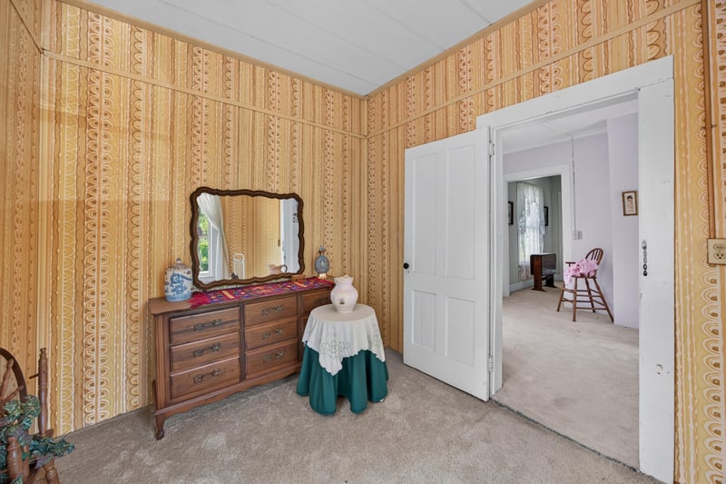 Bedroom with dresser and mirror at 1173 US-17, Satsuma, FL 32189