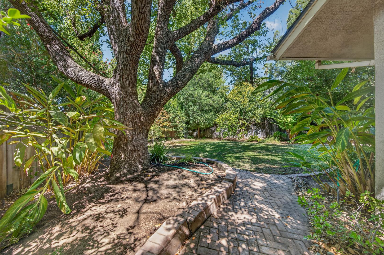 749 W Escalon Ave, photo 53