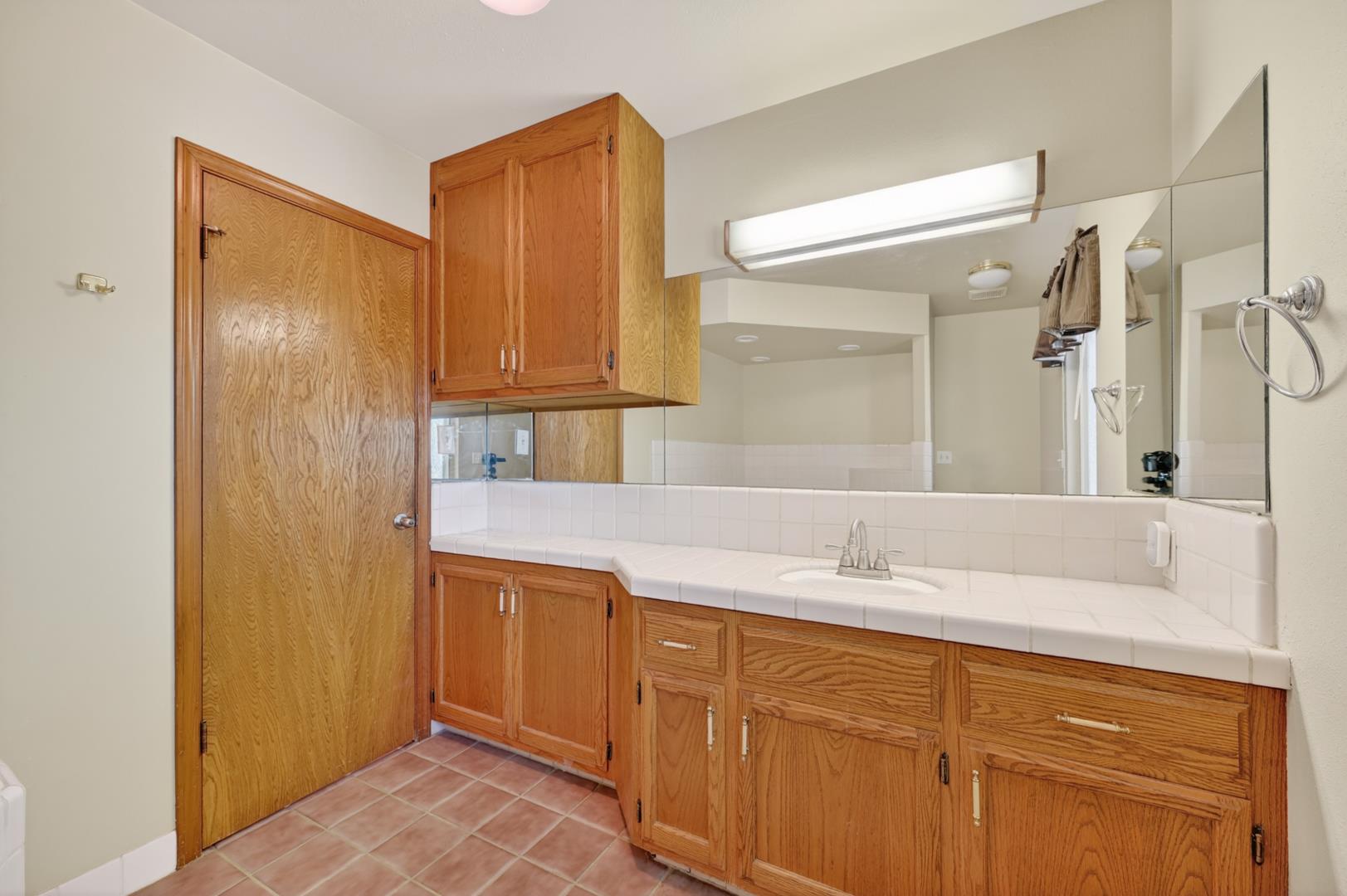 1185 N Locan Ave, photo 48