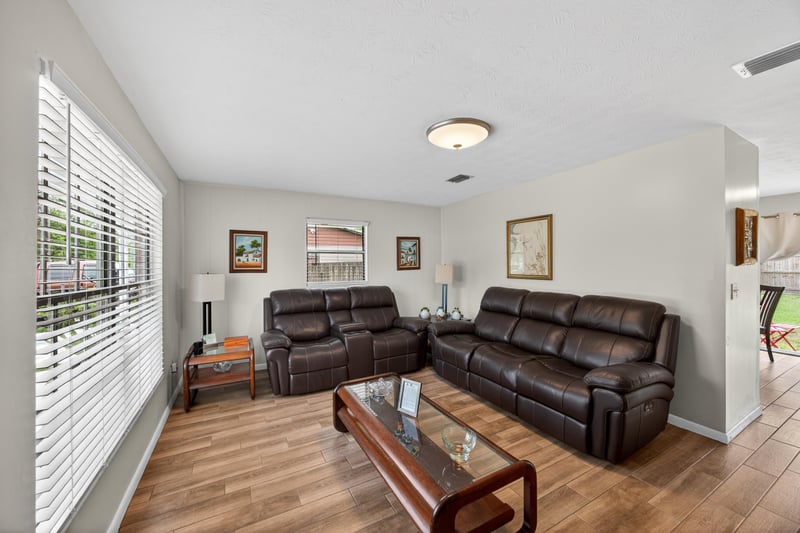 Photo 4 of 11506 Renne Dr E, Jacksonville, FL 32218, photographed by Megapixeler