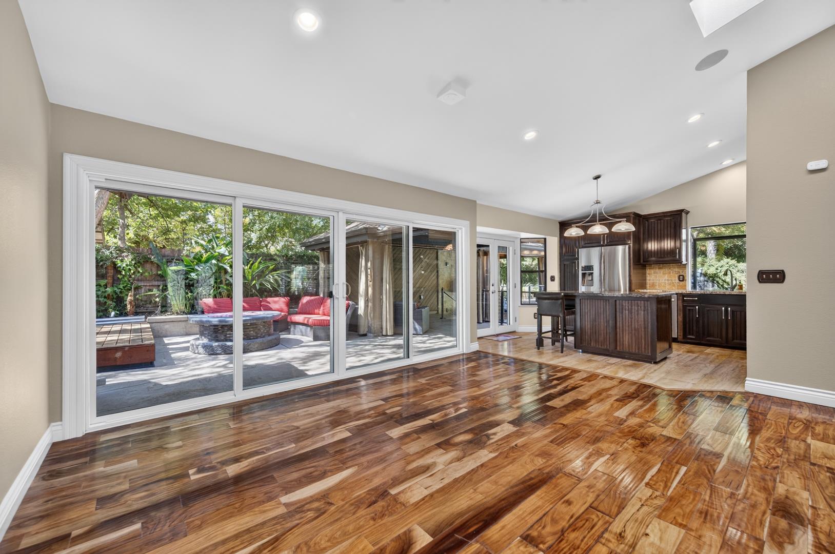 6495 N Vagedes Ave, photo 16