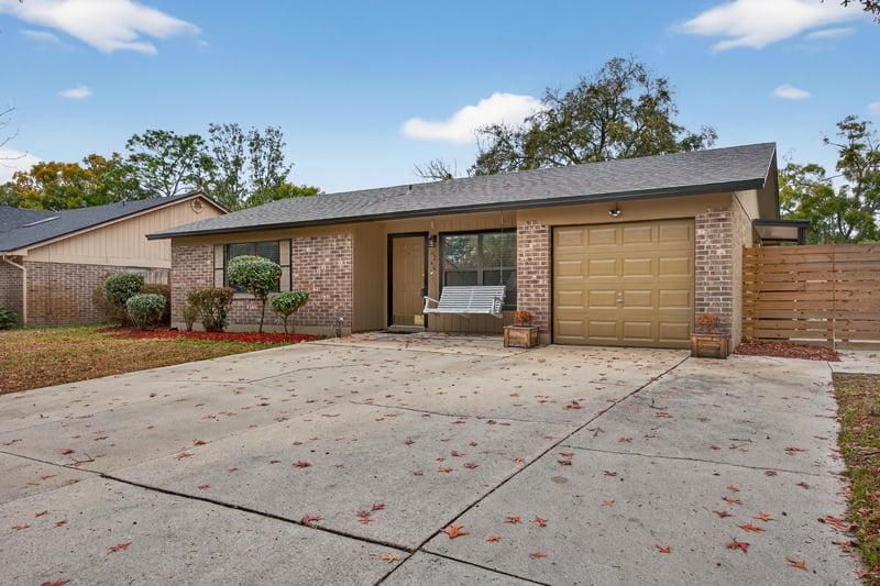 Photo 4 of 6246 Alfredo Dr W, Jacksonville, FL 32244, photographed by Megapixeler