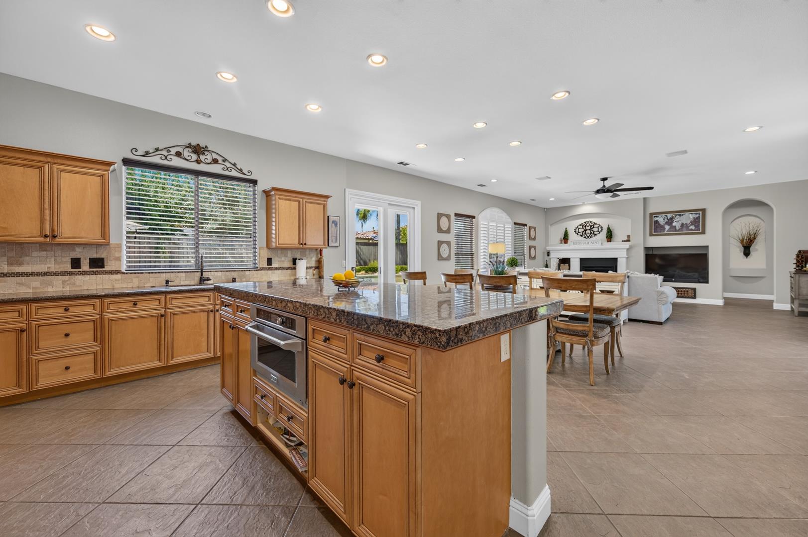 633 W Richmond Ave, photo 51
