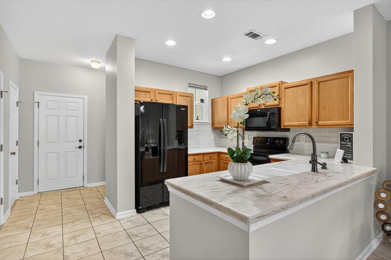 Photo 10 of 8875 Inlet Bluff Dr, Jacksonville, FL 32216, photographed by Megapixeler