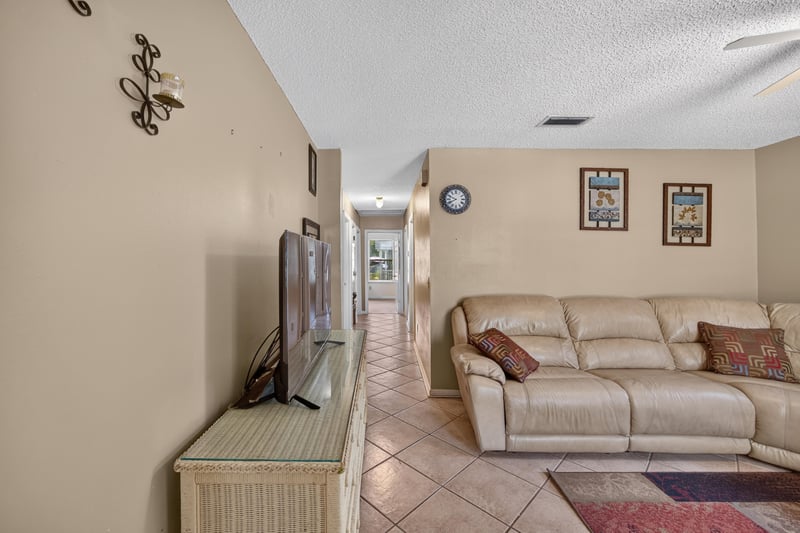 Living room view toward hallway at 5375 Dodge Rd, Jacksonville, FL 32209