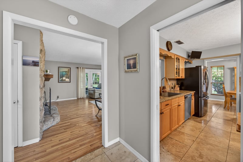 Photo 5 of 3955 Cedar Cove Ln, Jacksonville, FL 32257, photographed by Megapixeler