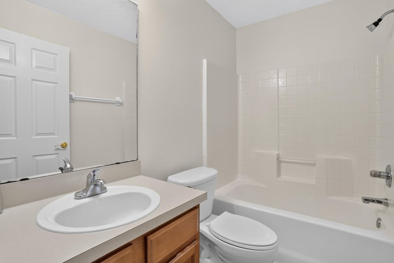 Secondary bathroom with tub and vanity at 299 John's Creek Pkwy, St. Augustine, FL 32092