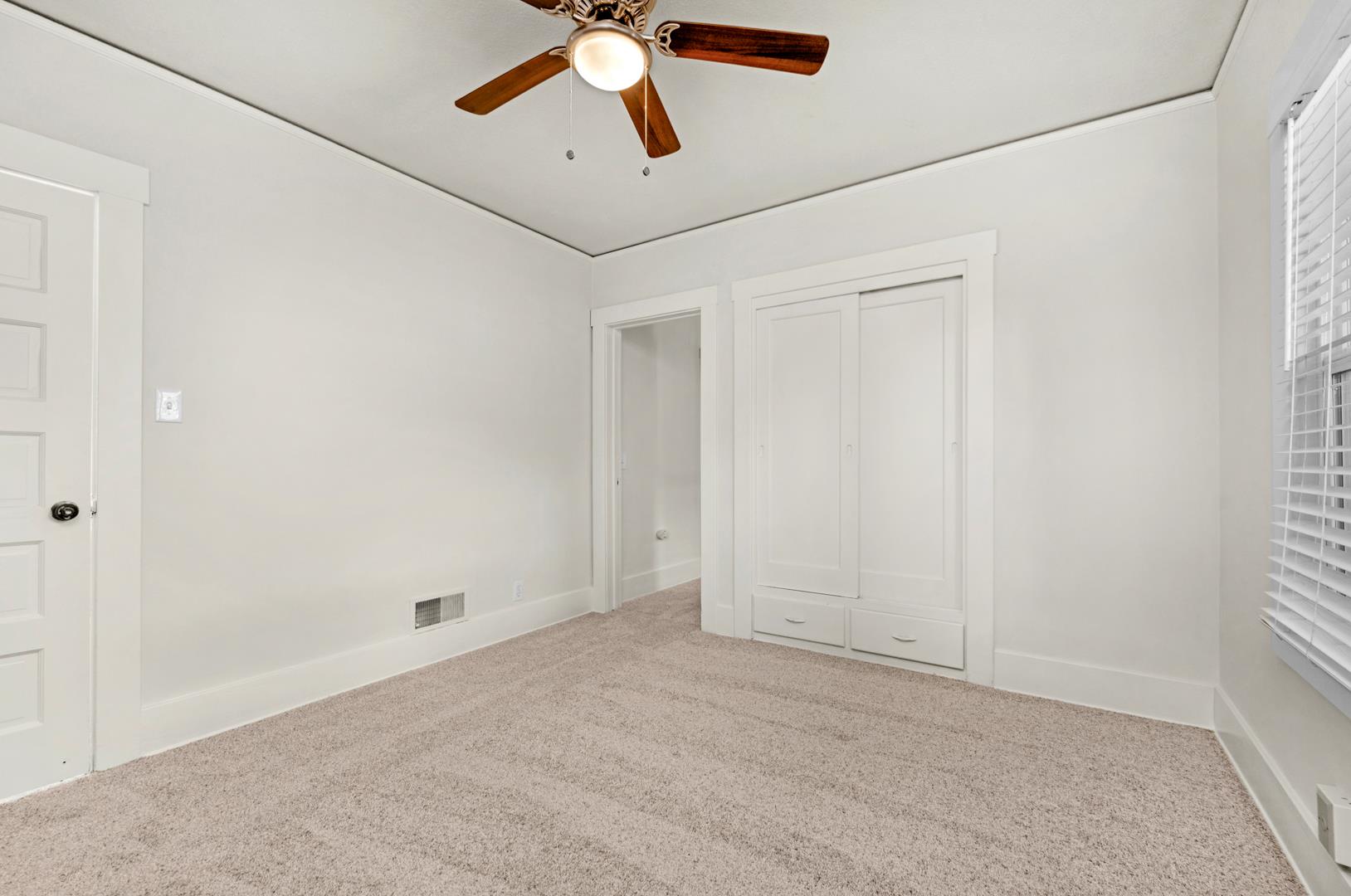 1009 N Vagedes Ave, photo 26