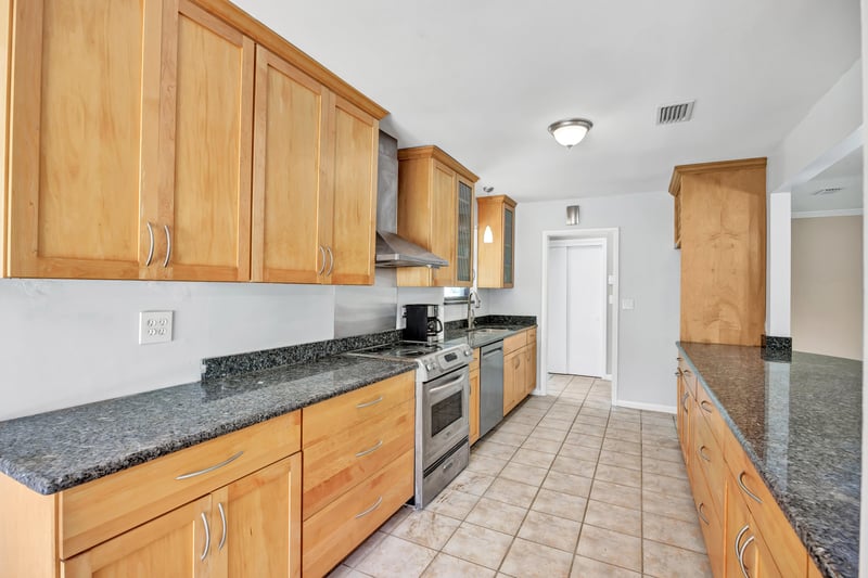Photo 12 of 3345 Eunice Rd, Jacksonville, FL 32250, photographed by Megapixeler