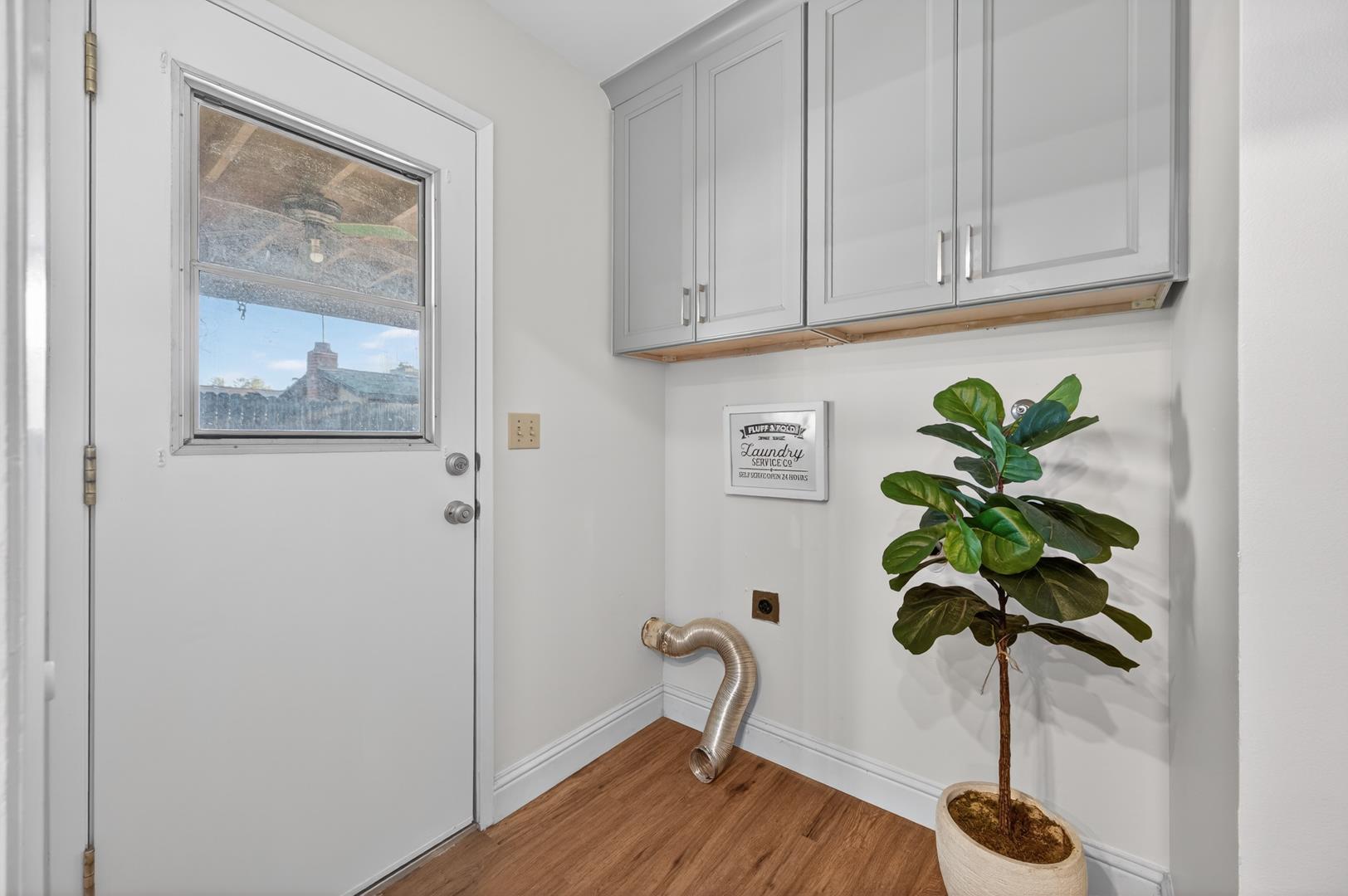 1235 W Dyer Ave, photo 25