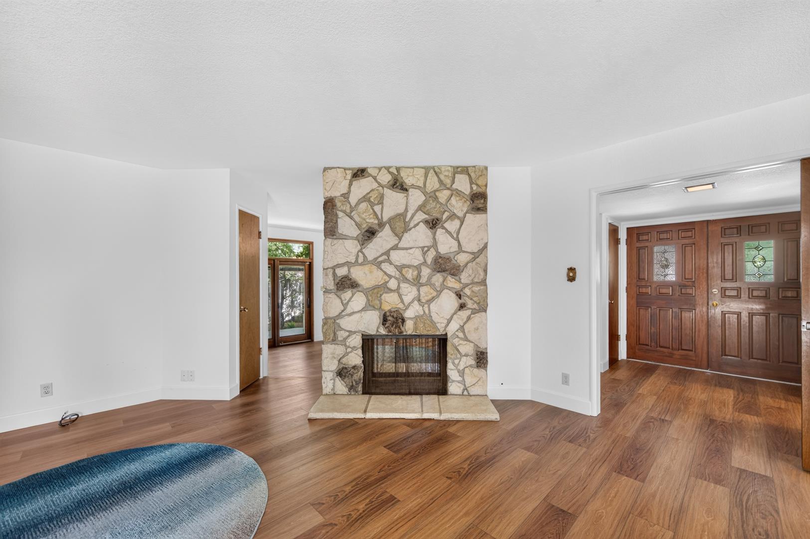 749 W Escalon Ave, photo 24