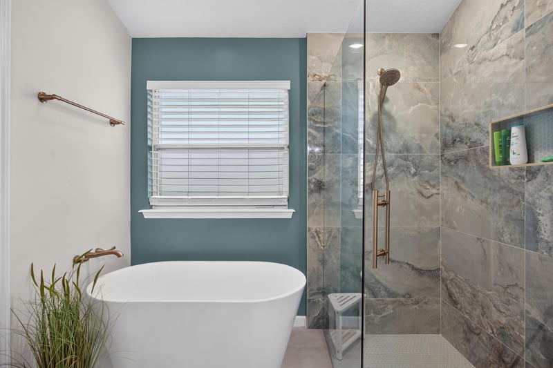 Primary bathroom soaking tub and glass shower at 3112 Silverado Cir, Green Cove Springs, FL 32043