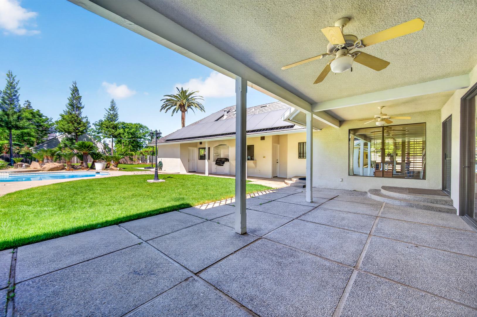 5261 N Van Ness Blvd, photo 86