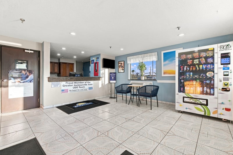 Lobby with front desk area, photographed by Megapixeler on Eldridge Loop, Orange Park