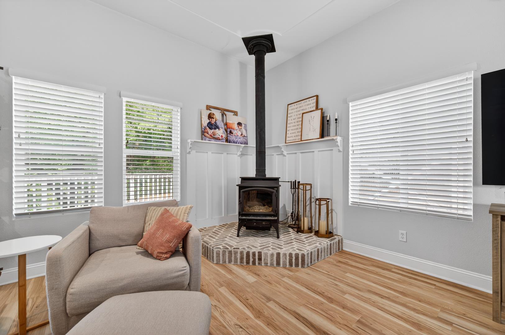 35073 Auberry Rd, photo 28