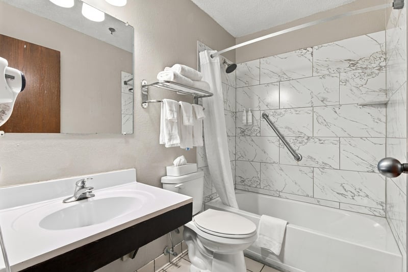 Bathroom sink area, photographed by Megapixeler on Eldridge Loop, Orange Park