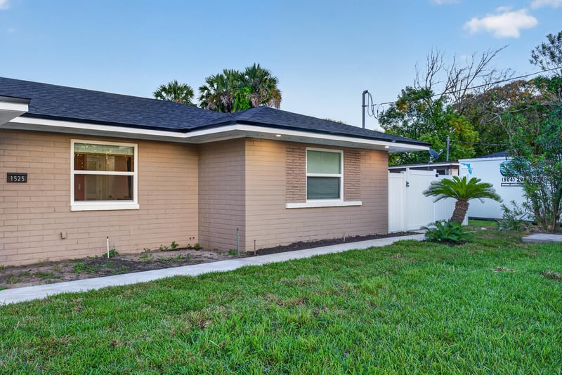 Side exterior view of the home at 1525 8th St N, Jacksonville Beach, FL