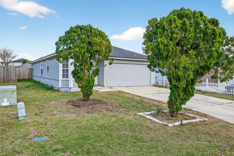 Side Left at 8745 Buzz Ct, Jacksonville, FL 32216