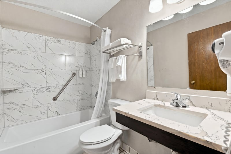 Bathroom with sink and tub, photographed by Megapixeler on Eldridge Loop, Orange Park