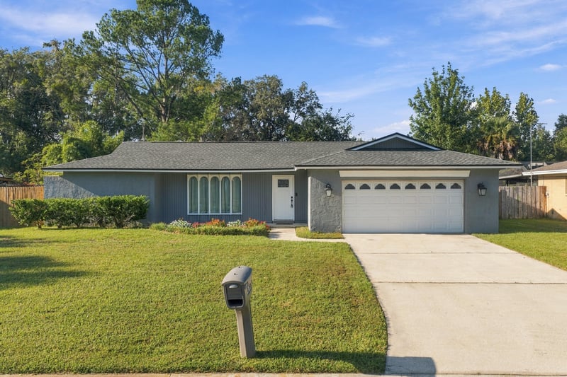 Front exterior view of the home from the driveway, photographed by Megapixeler on Crosby Ln, Orange Park