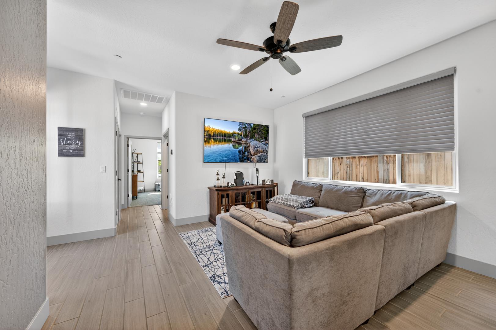 2086 N Phillip Ave, photo 54
