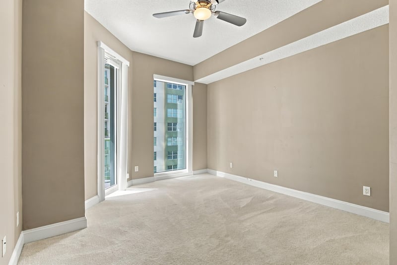 Room corner with windows and ceiling fan, photographed by Megapixeler on Riverplace Blvd, Jacksonville