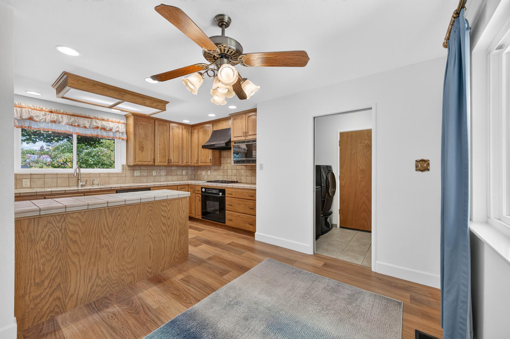 749 W Escalon Ave, photo 28