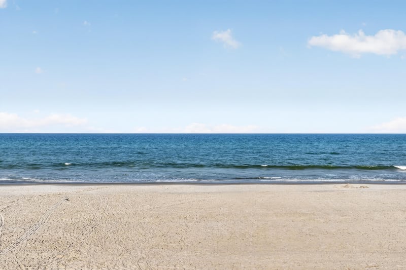 Beach horizon view in Jacksonville Beach