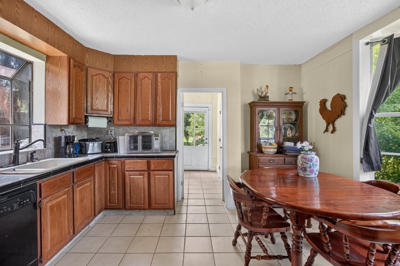 Kitchen view toward breakfast table at 1173 US-17, Satsuma, FL 32189