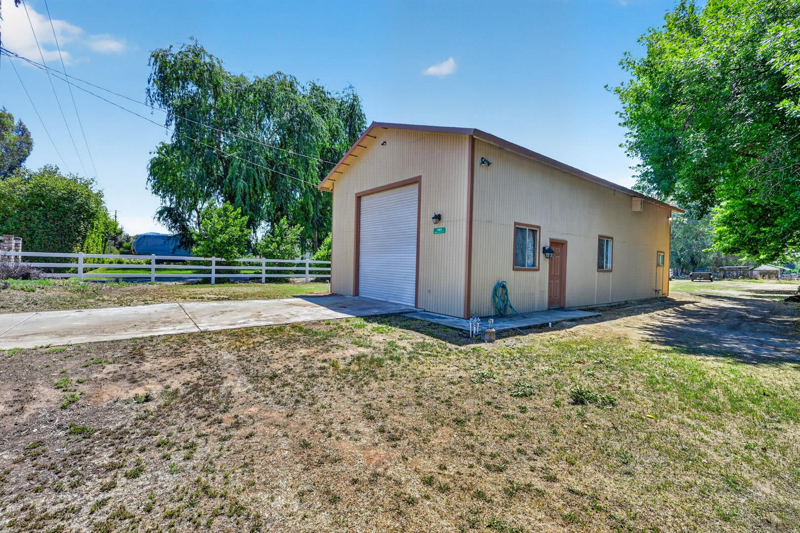 1185 N Locan Ave, photo 85