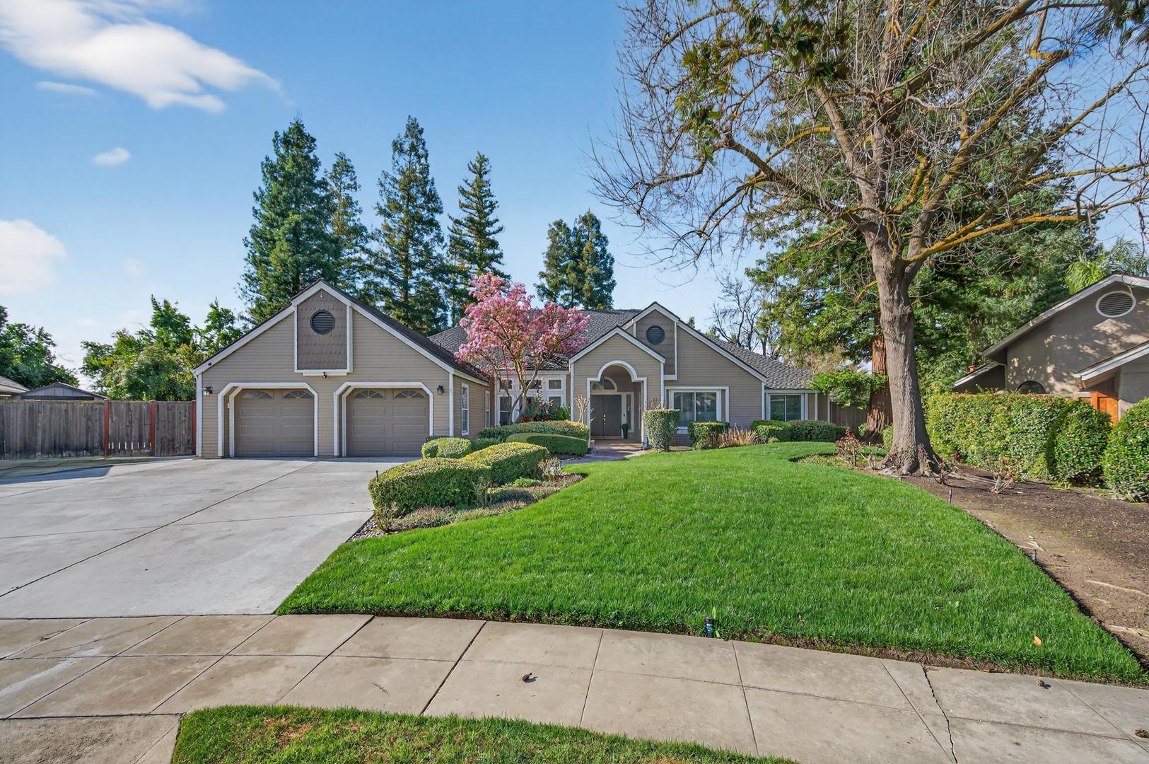 8269 N 6th St, Fresno