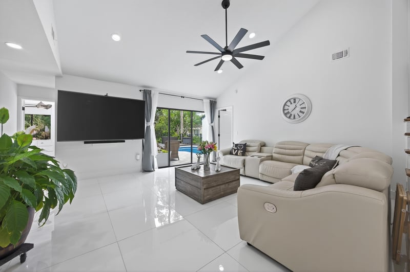 Photo 14 of 7805 Baymeadows Cir W, Jacksonville, FL 32256, photographed by Megapixeler